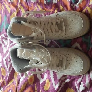 Nike hi tops. White. Men's 7 women's 8.5